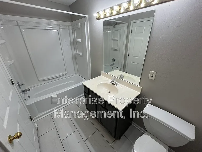 1513 Estacada Way — Photo 6