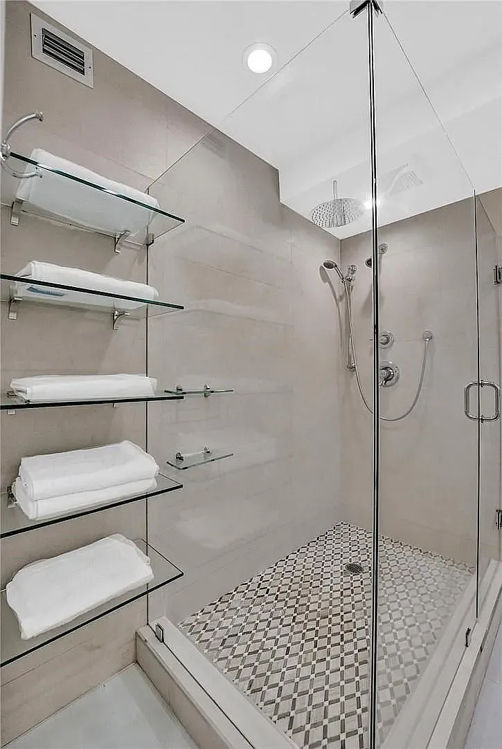 Building Photo - 4100 N 58th Ave #213