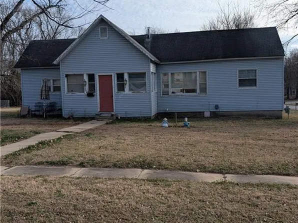 304 E Sycamore St, Nevada, MO 64772