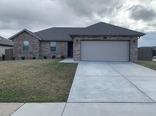 854 E Meridian Ave, Nixa, MO 65714