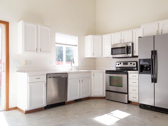 4th image of 2622 Oxford Cir