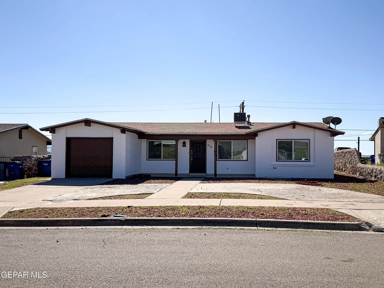 4 bed, 1393 sqft, $2,100 — Photo 1