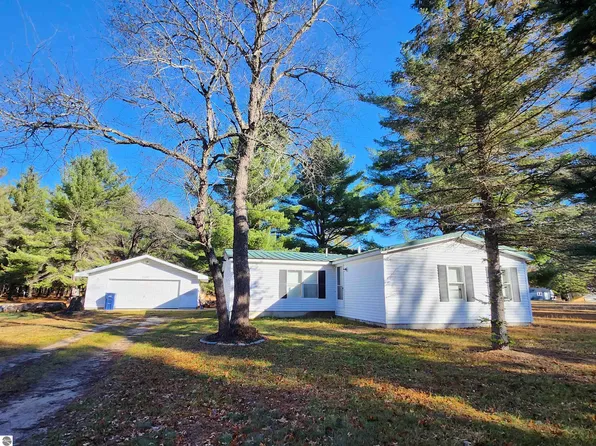 2672 Clay Ln SE, Grayling, MI 49738