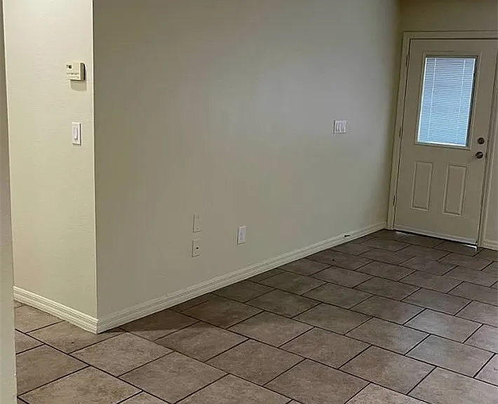 2121 Chertsey Dr #D — Photo 25