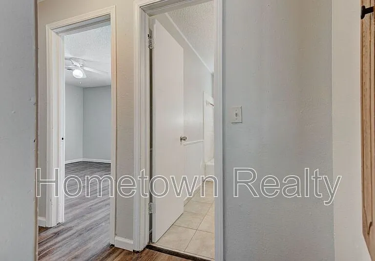 208 W Shadywood Dr — Photo 15