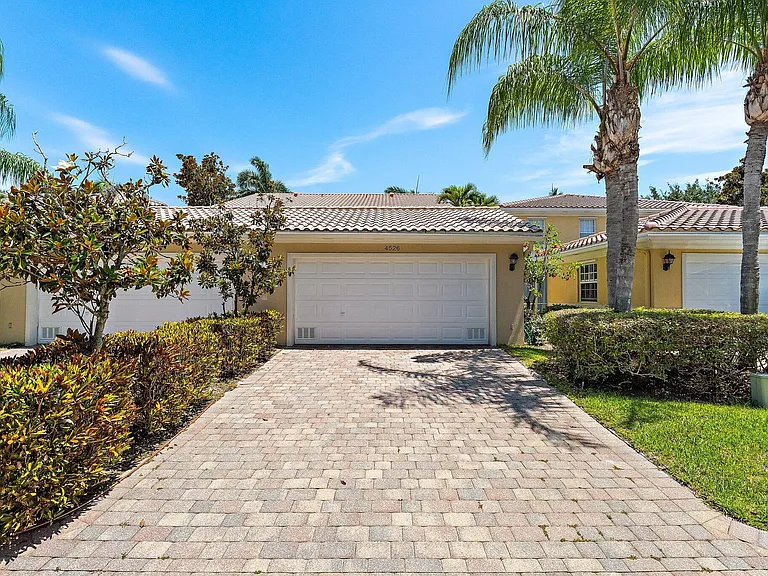 4526 Illicium Dr — Photo 36