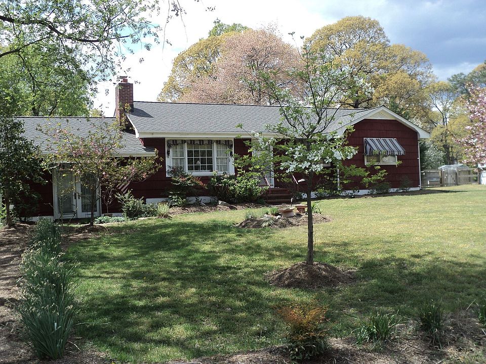 Beautiful yard is in bloom