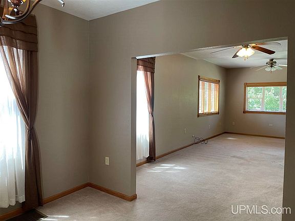 2nd image of 810 N Lowell St