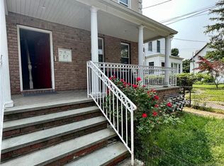 24 Woodbury St, New Rochelle, NY 10805