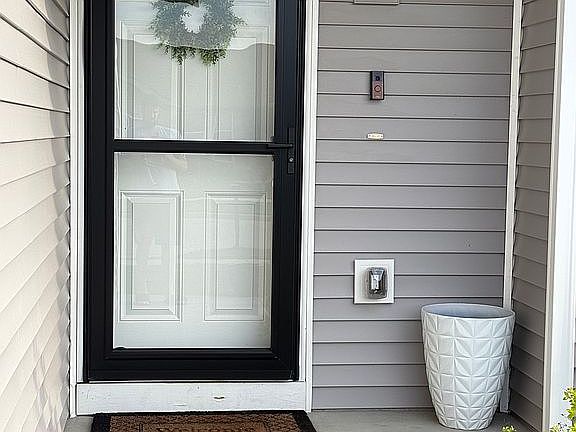 5th image of 1135 Russell Rd