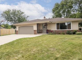 1118 Church Way Ct, Mukwonago, WI 53149