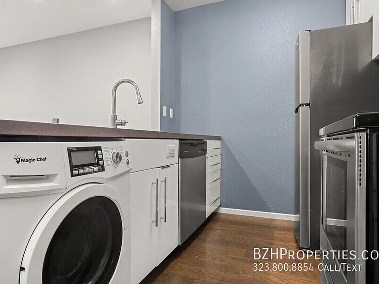 141 S Clark Dr #412A — Photo 11