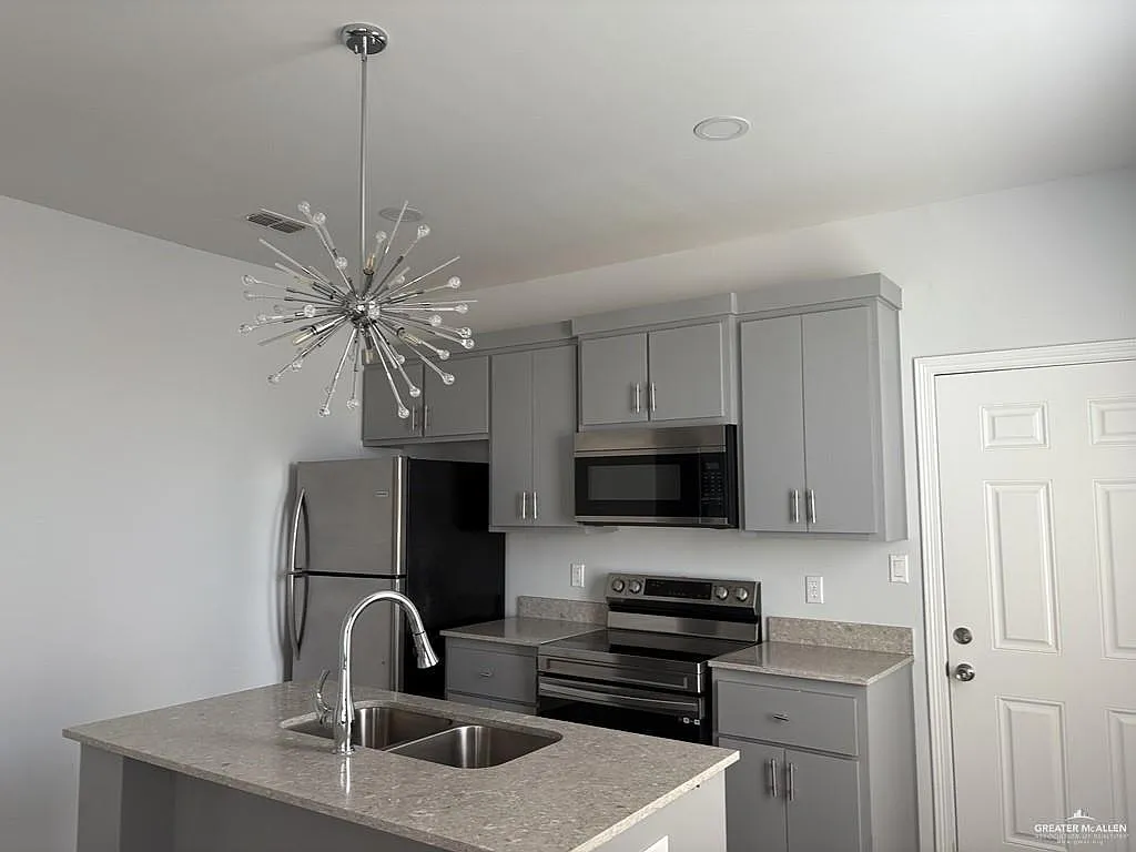 3 bed, 2.0 bath, $1,175 — Photo 2
