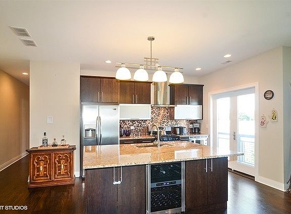 4th image of 3559 W Montrose Ave #3W