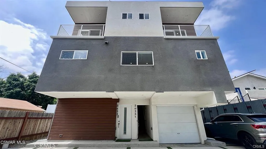 3 bed, 3.5 bath, 1426 sqft, $3,950 — Photo 2