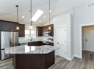 877 Picadilly Ln NW, Rochester, MN 55901