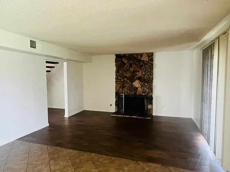 744 W Montrose St — Photo 4