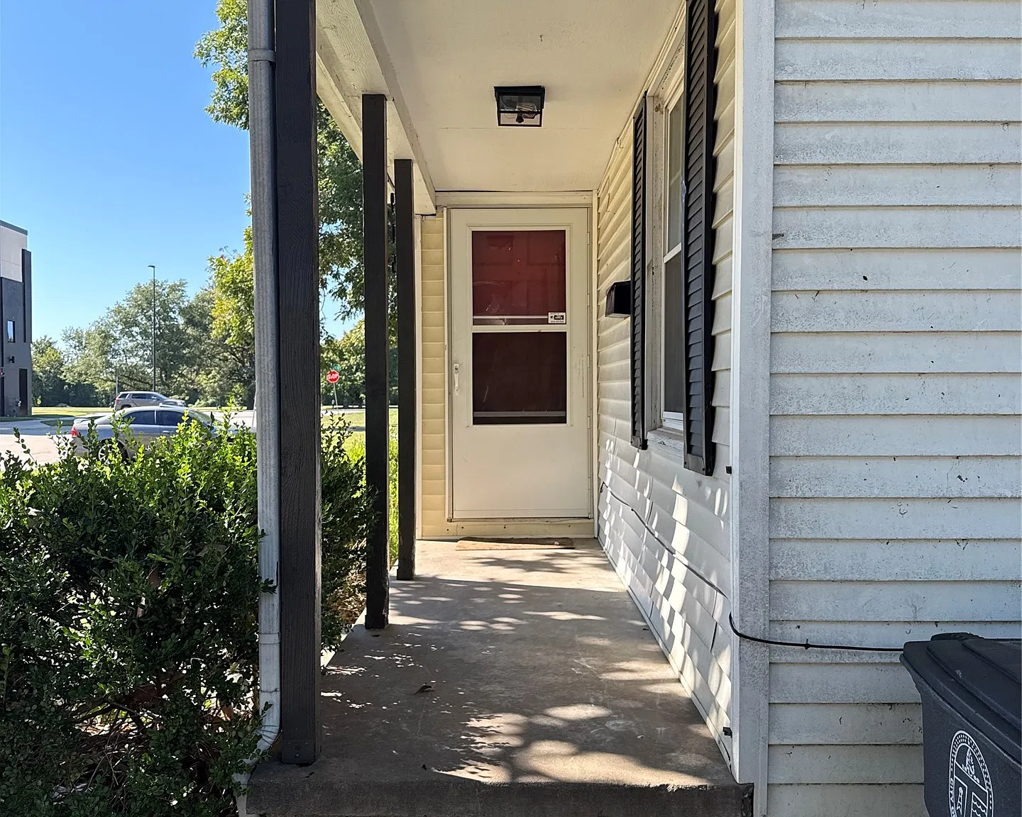 2 bed, 1.0 bath, 700 sqft, $1,200 — Photo 2