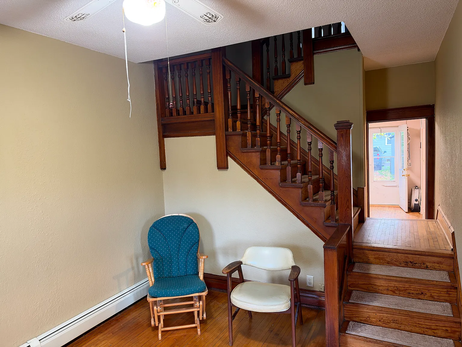 3 bed, 1.5 bath, 1700 sqft, $1,900 — Photo 3