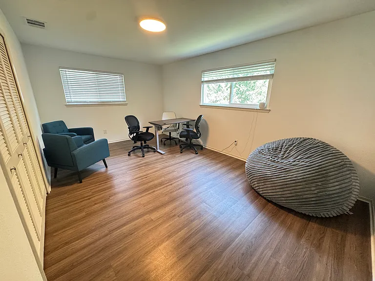 10708 School House Ln — Photo 9