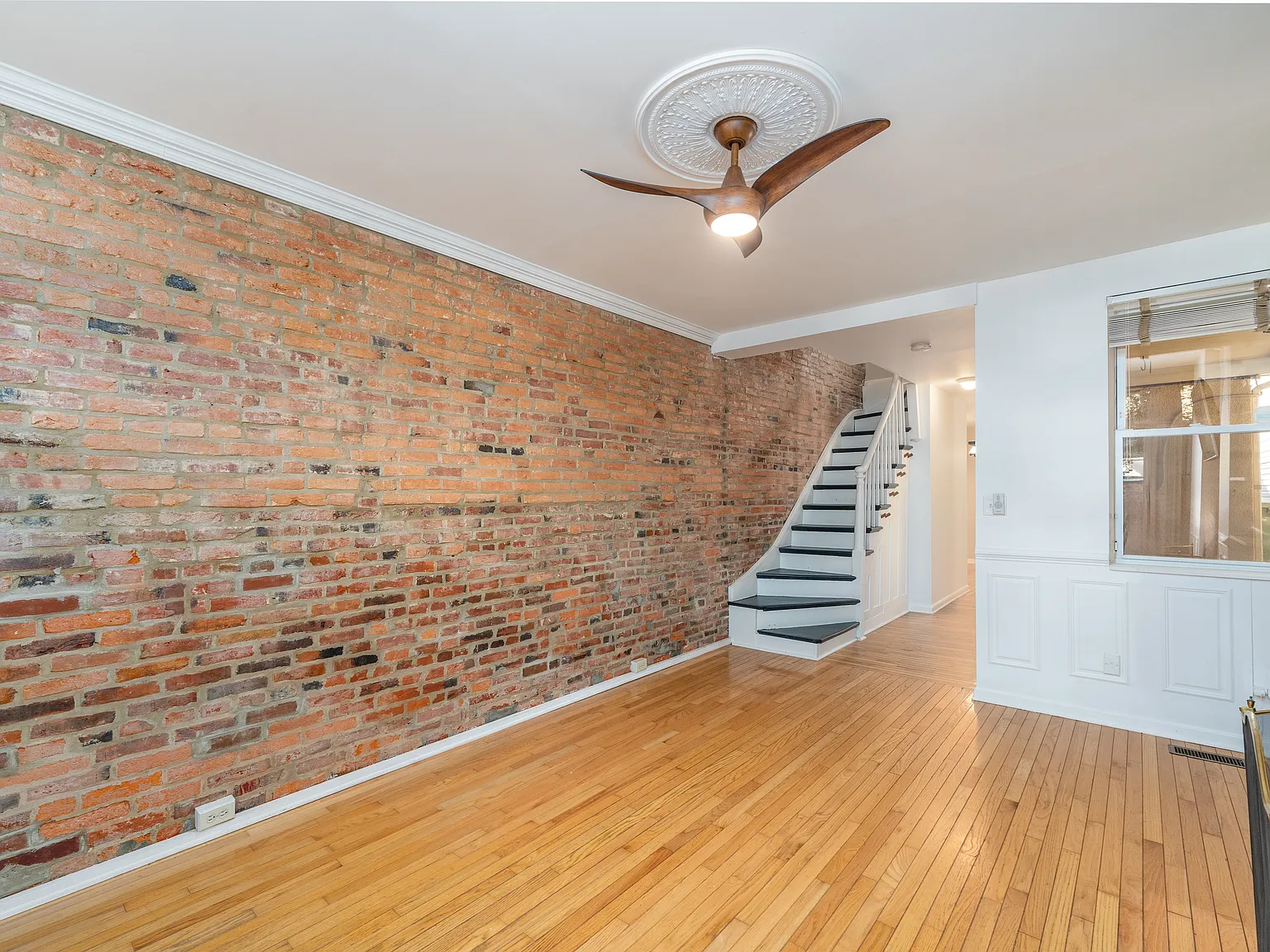 3 bed, 2.5 bath, 2129 sqft, $2,850 — Photo 4