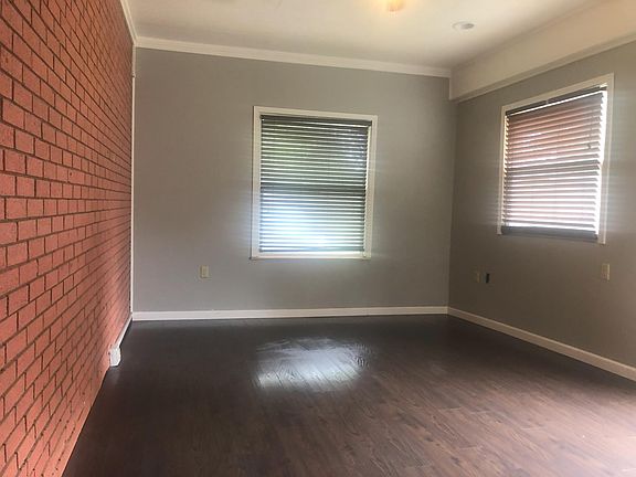 3rd image of 970 S Baldwin Ave