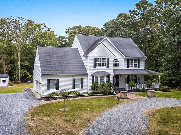 3rd image of 8 Eaglewood Dr