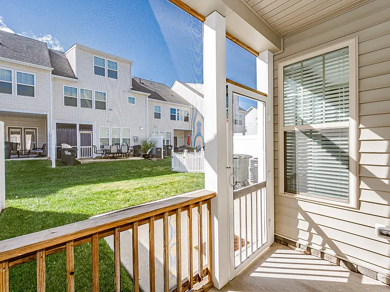 8023 Ellendale Dr — Photo 23