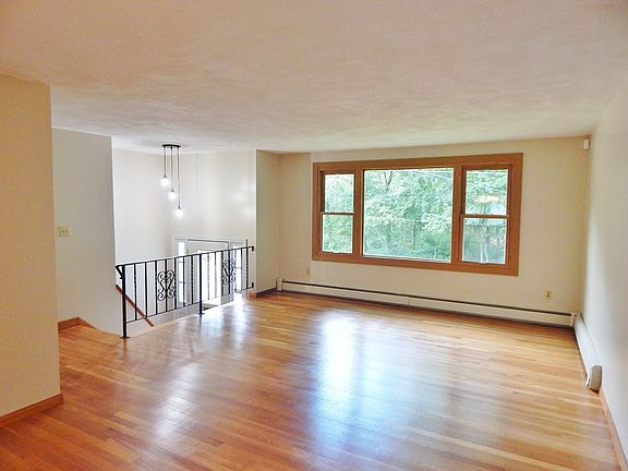 3rd image of 41 N Winnifred Rd