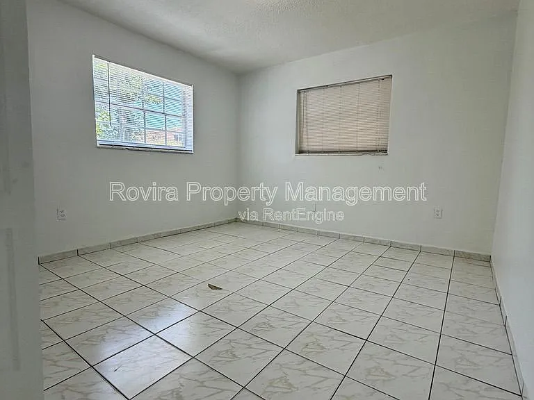 4340 NW 11th St #3 — Photo 5