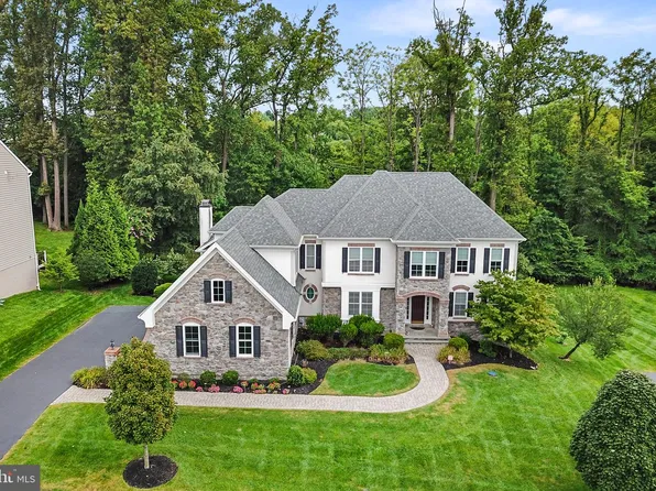 5 Pine Valley Ct, Glen Mills, PA 19342