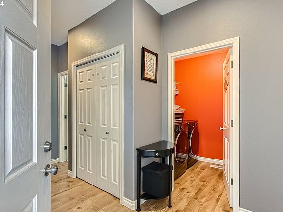 3rd image of 7554 SE Hacienda St