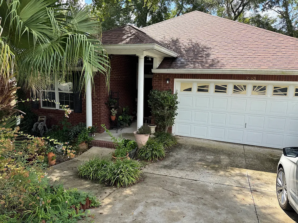 2883 Alexis Ln