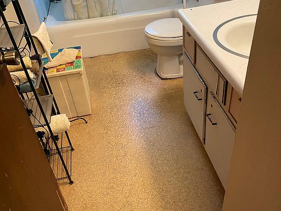 2nd image of 1701 Iris Ave