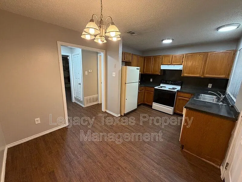 2 bed, 1.5 bath, 1000 sqft, $1,250 — Photo 4