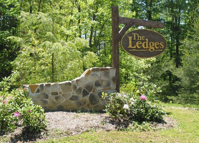 1st image of Ledgeview Dr