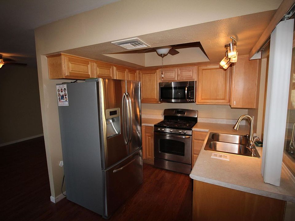 2nd image of 901 W Mission Ln