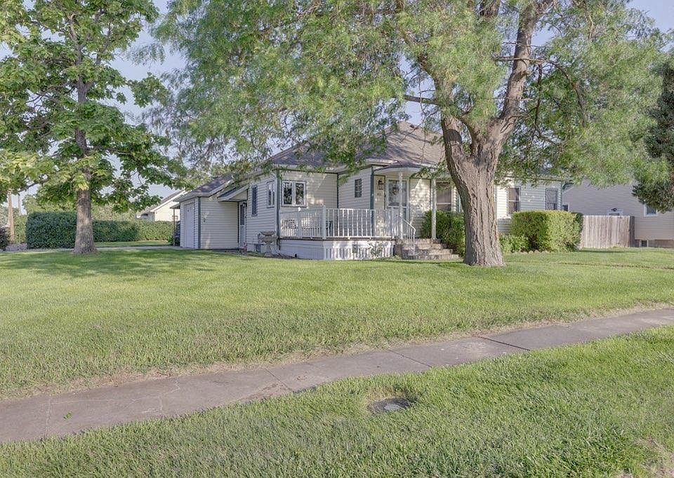 1st image of 303 W 3rd St