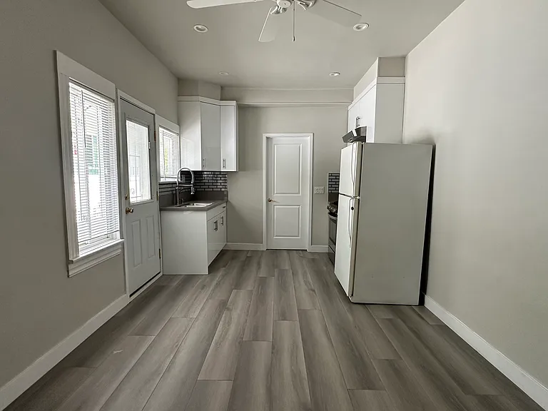 304 N Kenwood St #C — Photo 7
