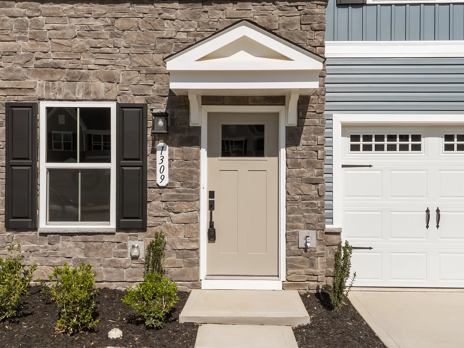 3 bed, 2.5 bath, 1628 sqft, $2,000 — Photo 2