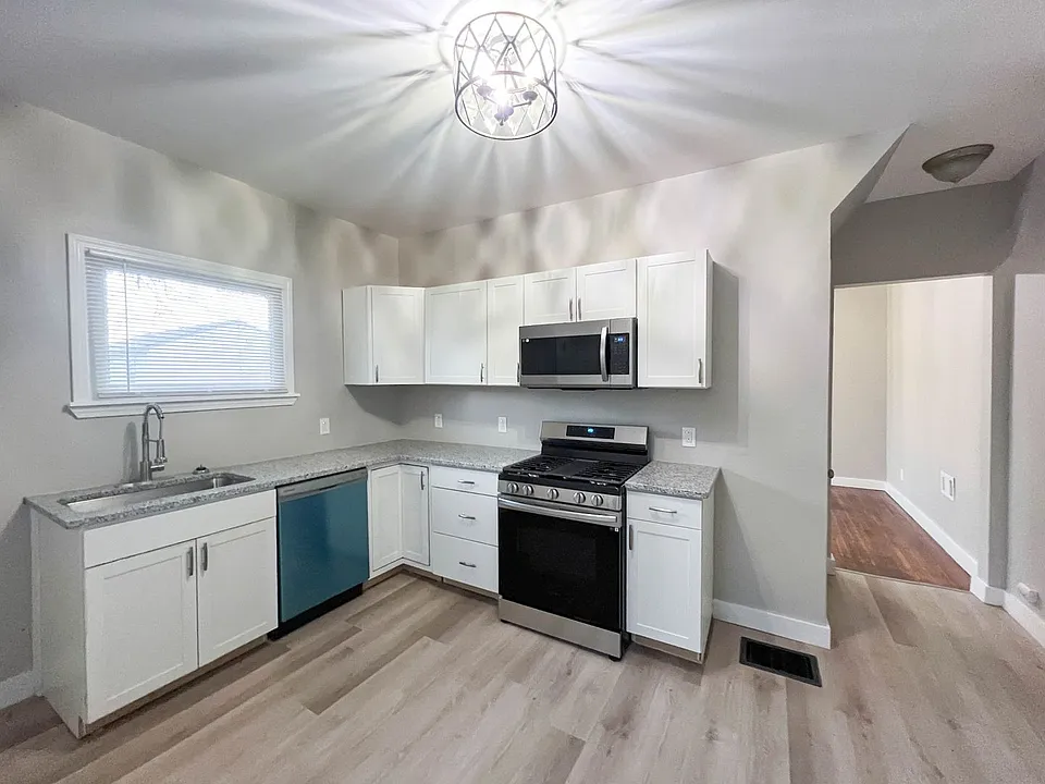 154-156 Leighton Ave