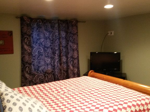 basement bedroom w walk in c
