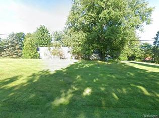 11533 Hartland Rd, Fenton, MI 48430