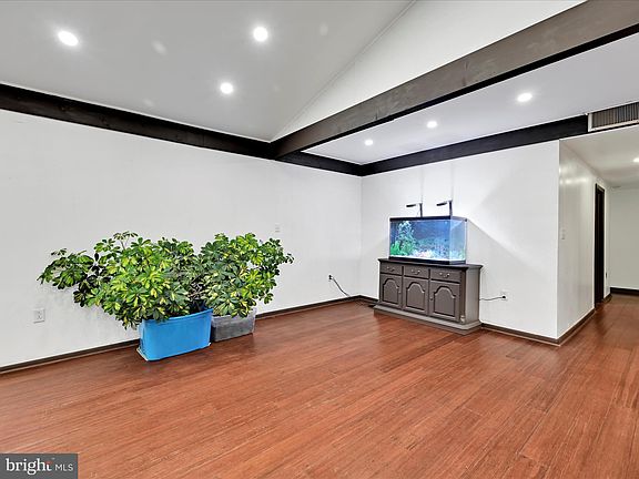 5th image of 913 Wynonah Dr