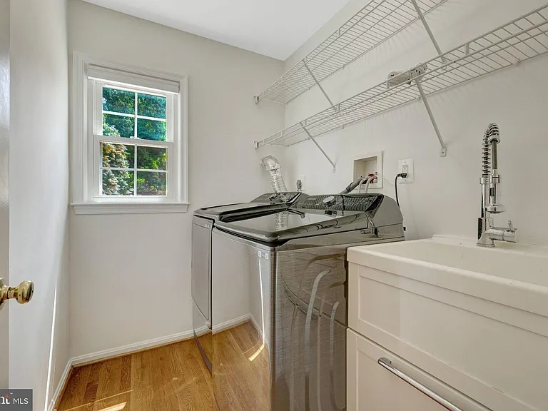 8995 Parliament Dr — Photo 24