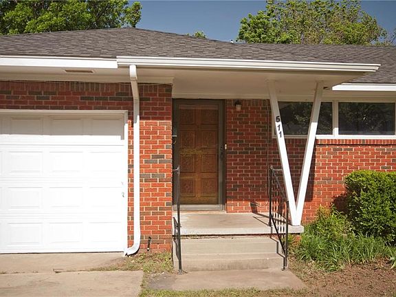 2nd image of 511 Dee Ann Dr