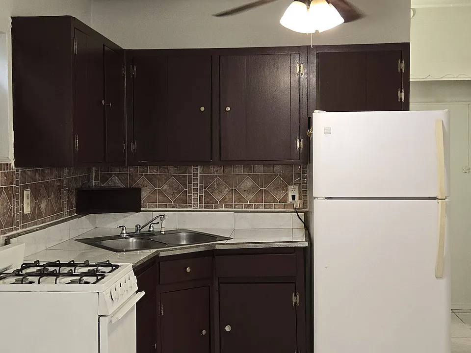2355 NE 135th Ter