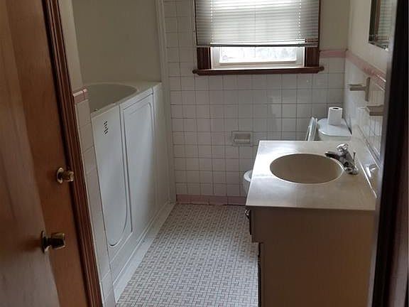 3rd image of 8133 N Mayfield Ln