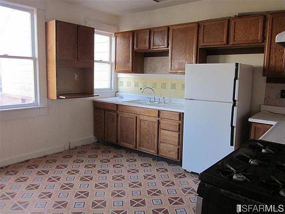 4th image of 227 Ney St