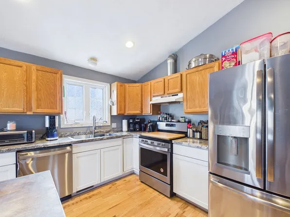 212 Haffards St, Fall River, MA 02723